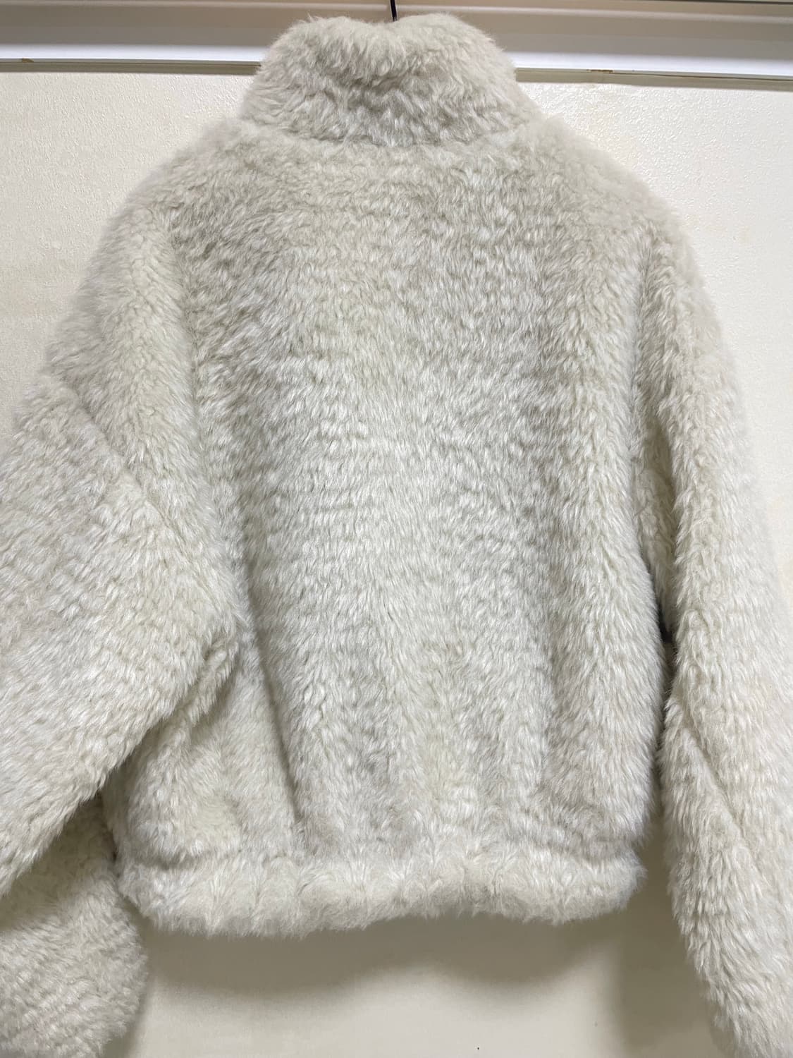 아모멘토 헤어리퍼자켓 아이보리 상품이미지4