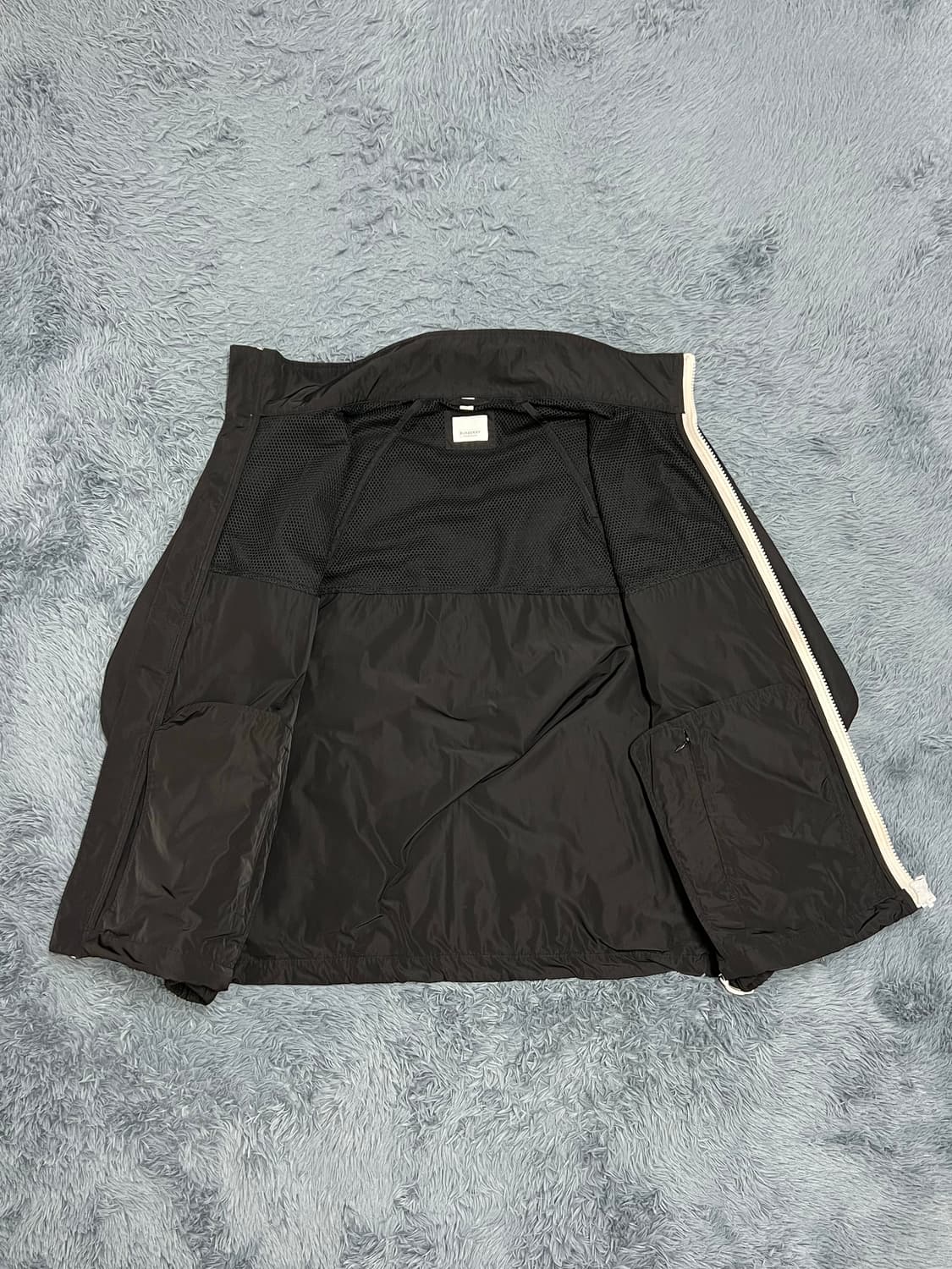 (정품)버버리 패치로고 블랙 바람막이M 상품이미지4