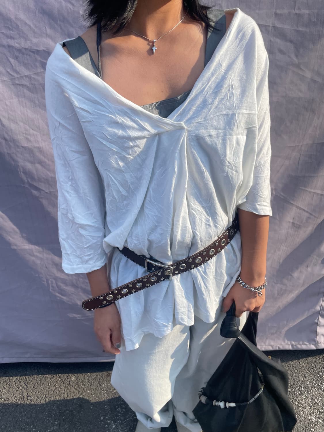 Japanese White Wrinkle Deep V-Neck 상품이미지2