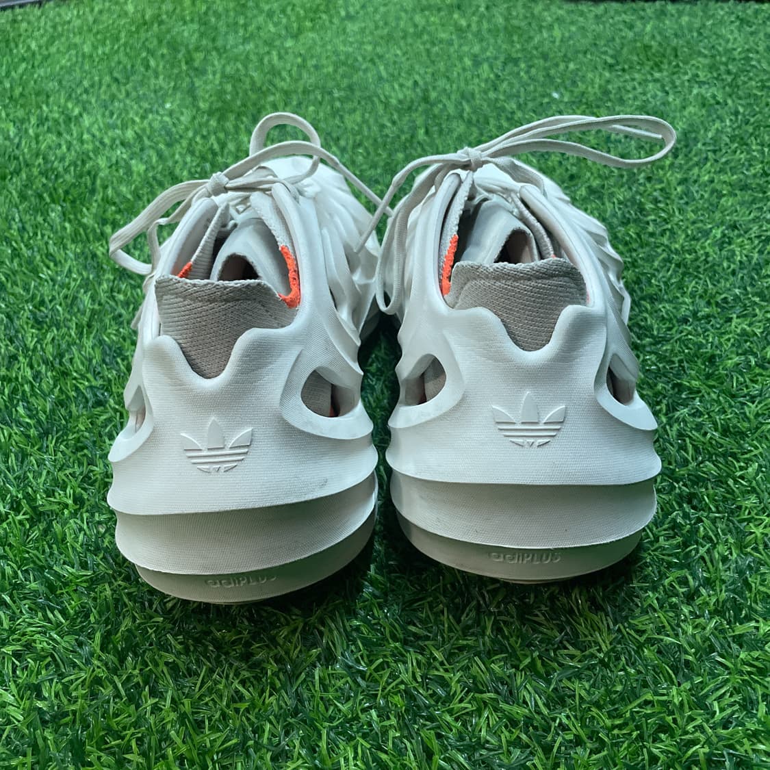 아디다스 아디폼Q 오프화이트 상품이미지3