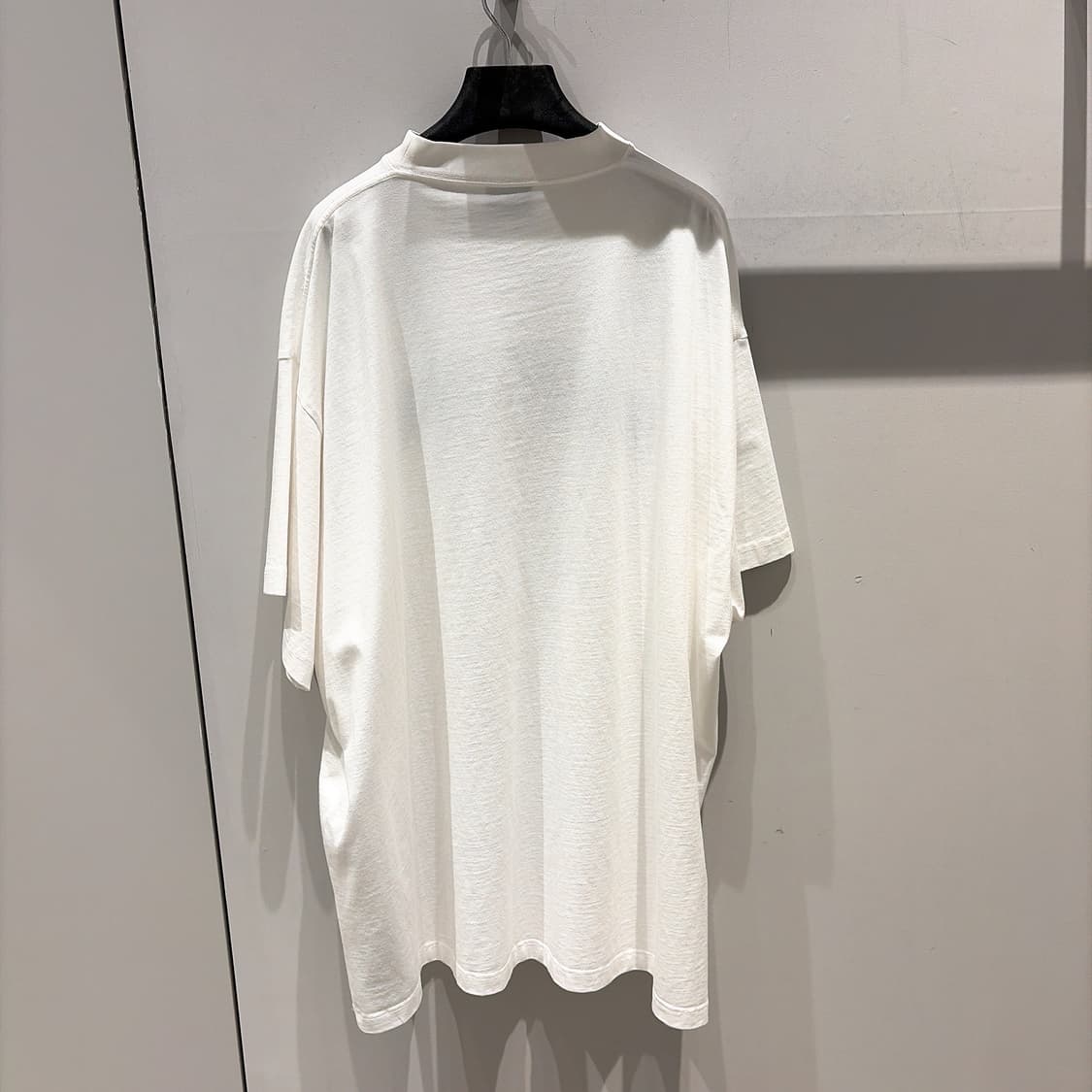 (정품/새상품) 발렌시아가 공용 화이트 백플립 로고 오버사이즈 티셔츠 상품이미지3