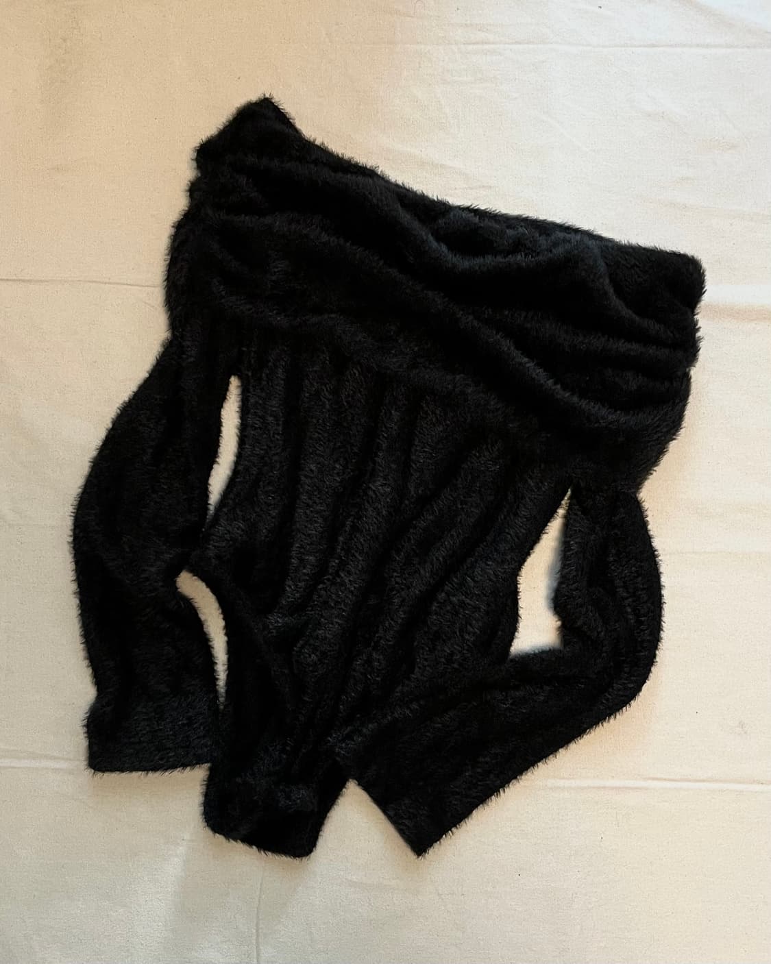 black off-shoulder fur bodysuit 상품이미지1