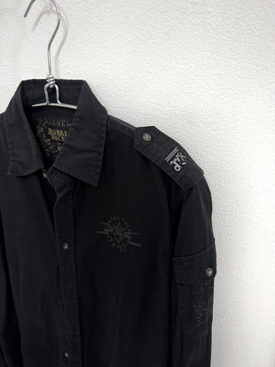 Epaulet Back Lettering Shirt 상품이미지2