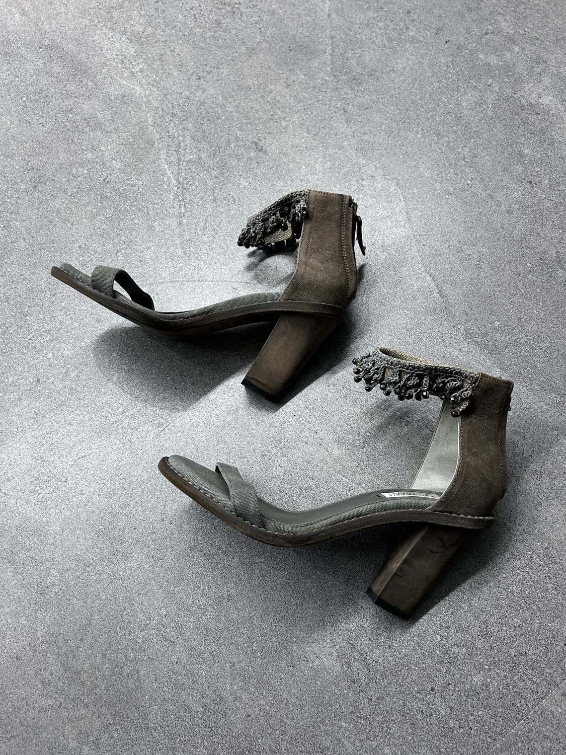 브루넬로 쿠치넬리 비즈 스트랩 샌들 힐 상품이미지4