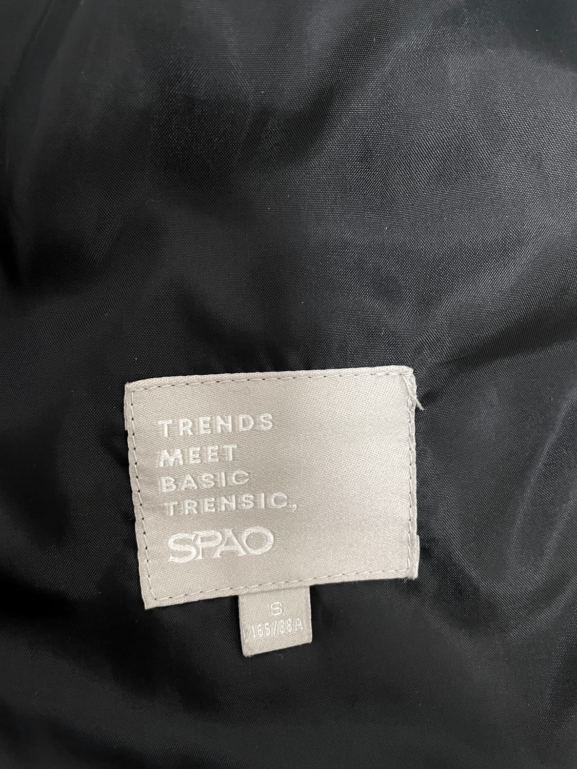 스파오(SPAO) 유광 블랙 푸퍼 패딩 상품이미지7