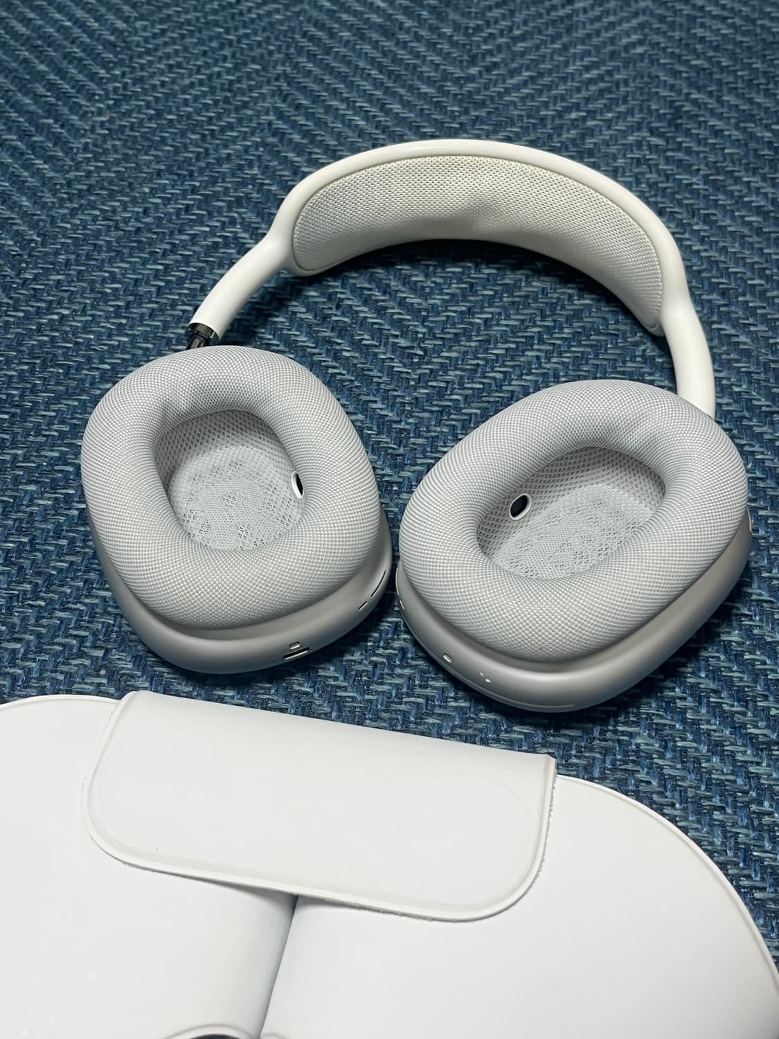 애플 에어팟 맥스 실버 상품이미지2