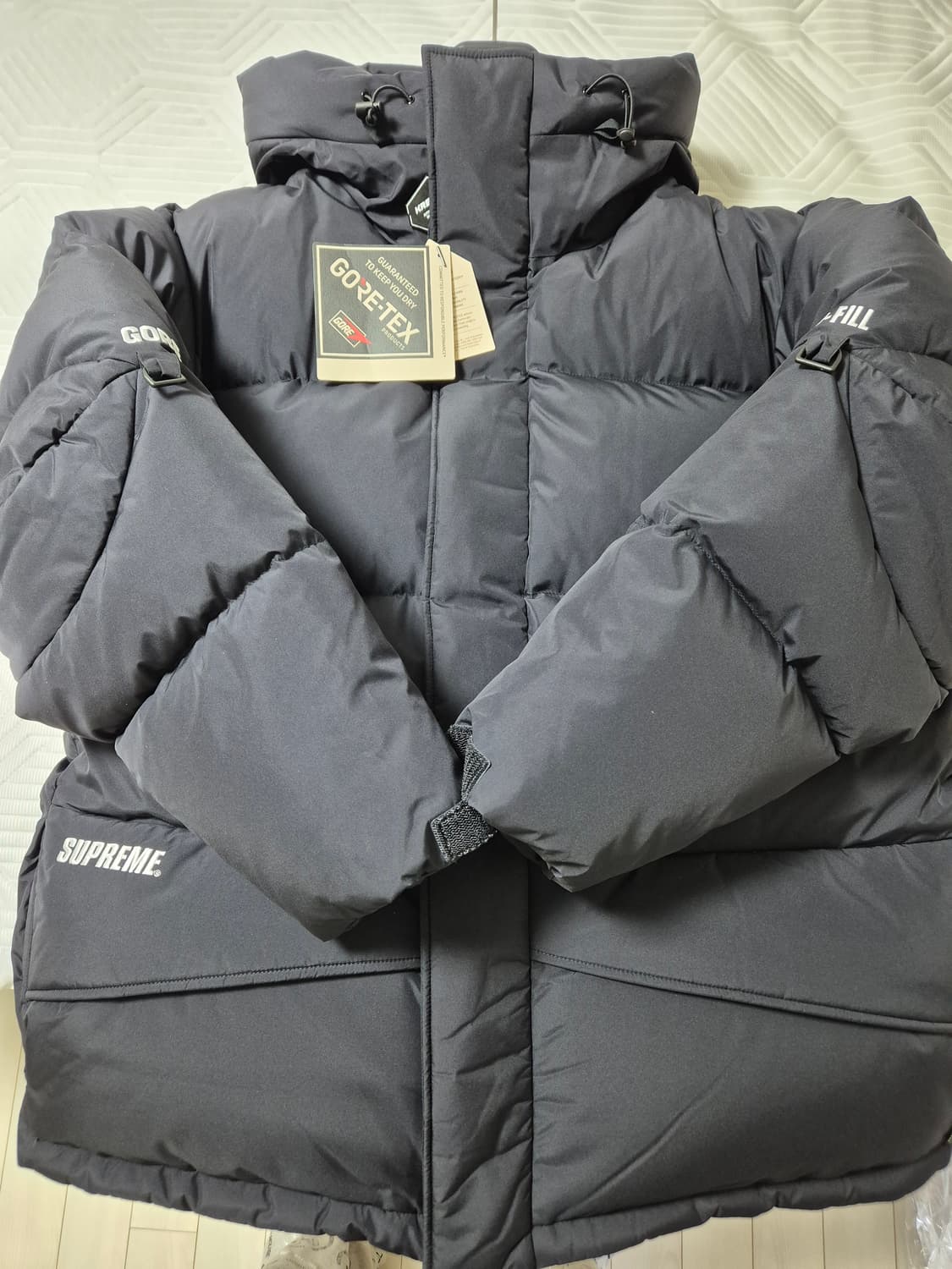 24fw. 슈프림 고어텍스 900필 다운패딩 블랙 M 상품이미지1