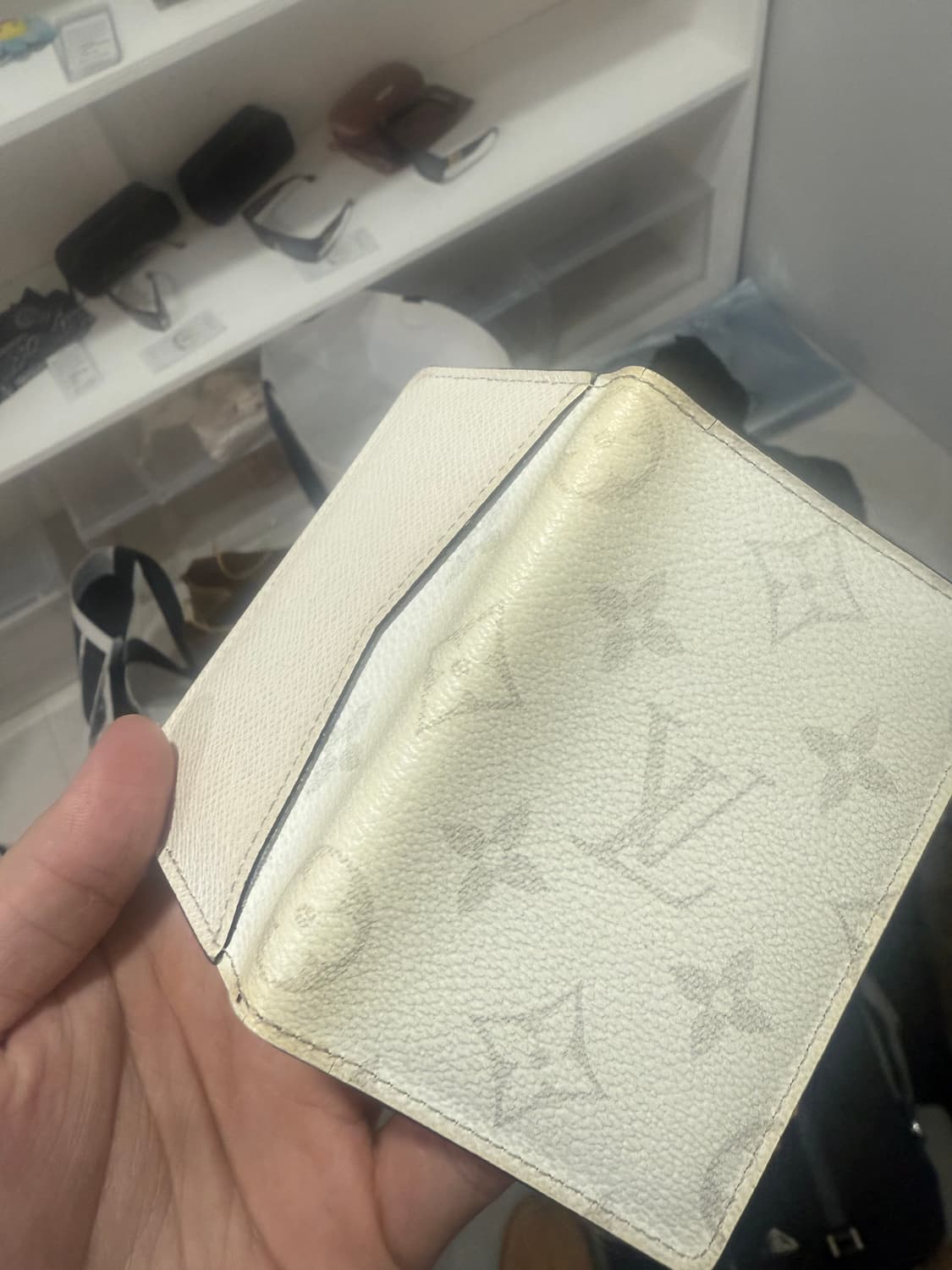 [정품] 루이비통의 옵틱 화이트 컬러 오거나이저 지갑 상품이미지4