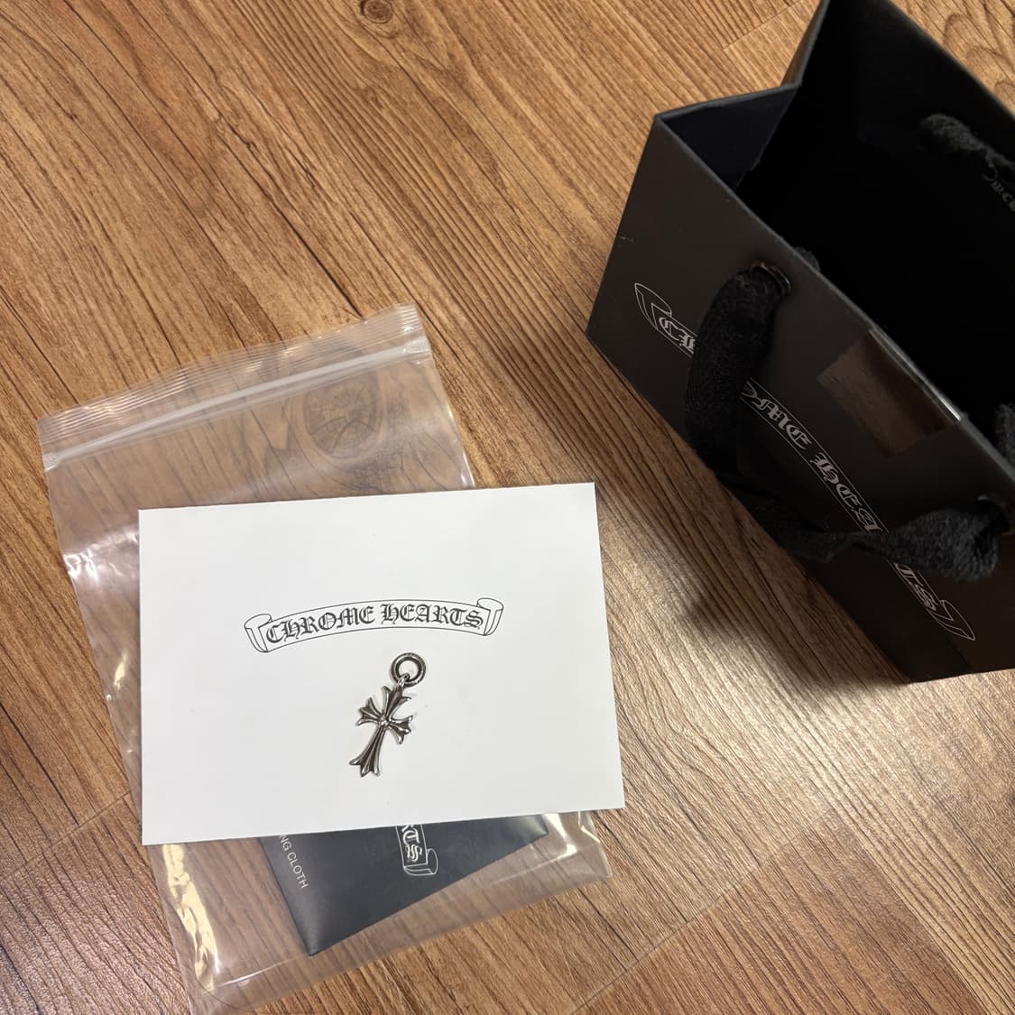 크롬하츠 타이니 크로스 참 상품이미지2