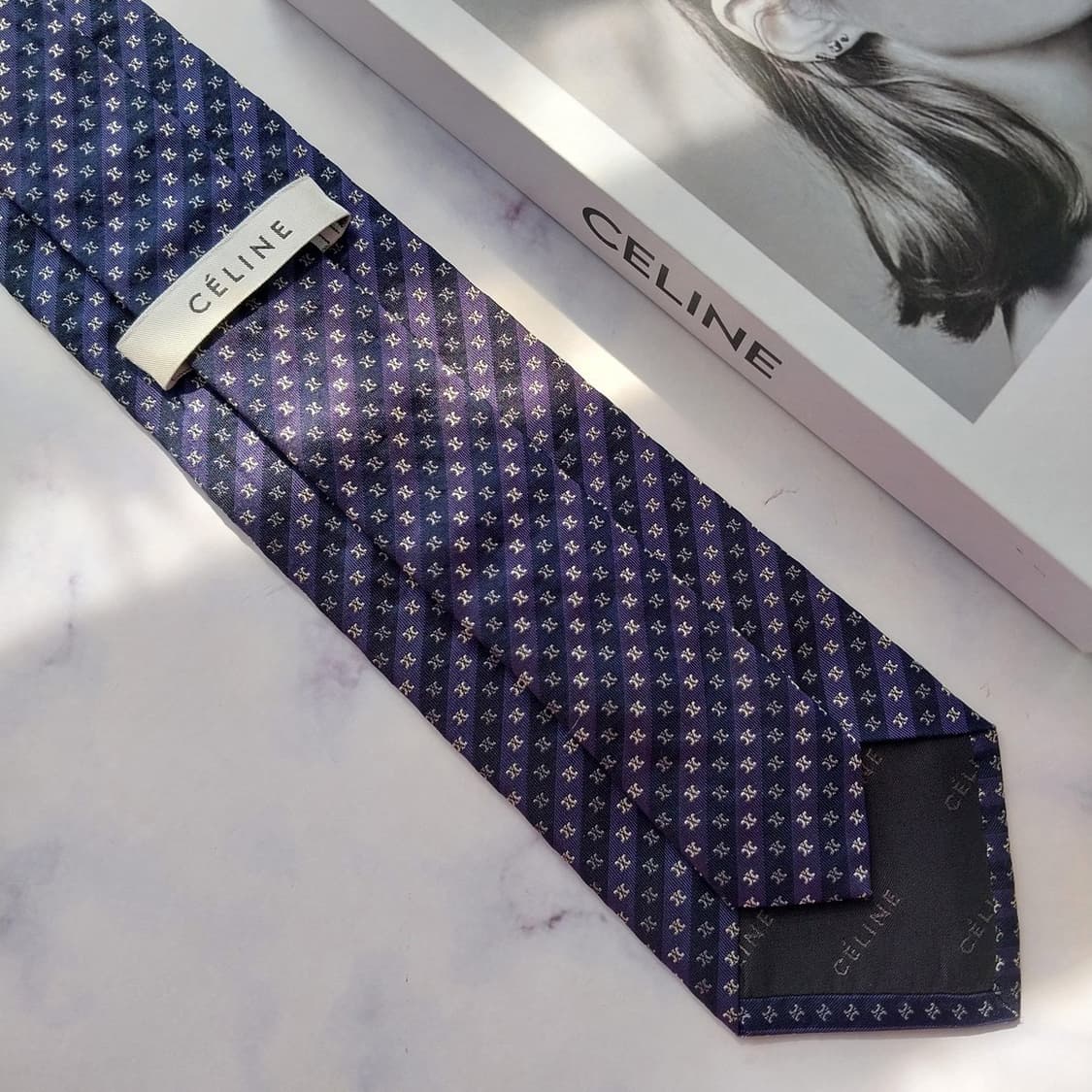 셀린느 실크 네이비 트리오페 패턴 넥타이 8.3cm A+등급 K2266
 상품이미지8