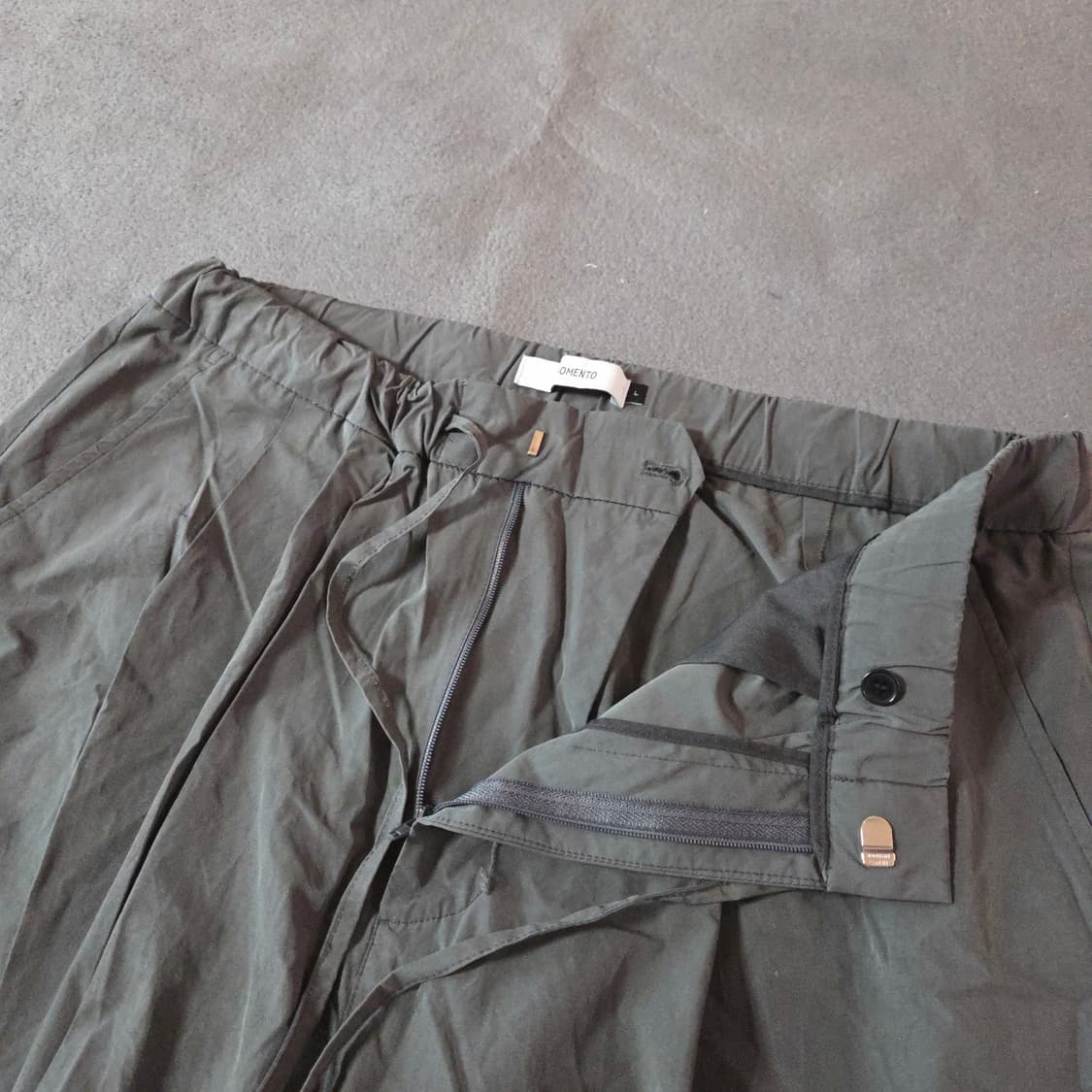 22ss 아모멘토 투턱 와이드 드로우 스트링 팬츠 L 차콜 상품이미지3