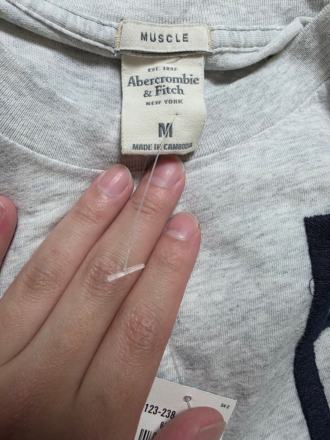 (새상품) 아베크롬비 머슬핏 반팔 그레이 티셔츠 (M) 상품이미지3