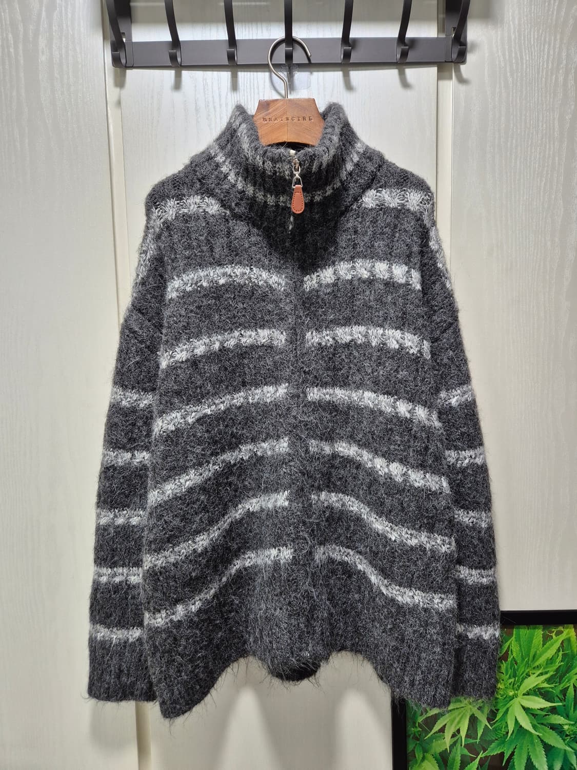 모헤어 스트라이프 하이넥 니트 상품이미지1