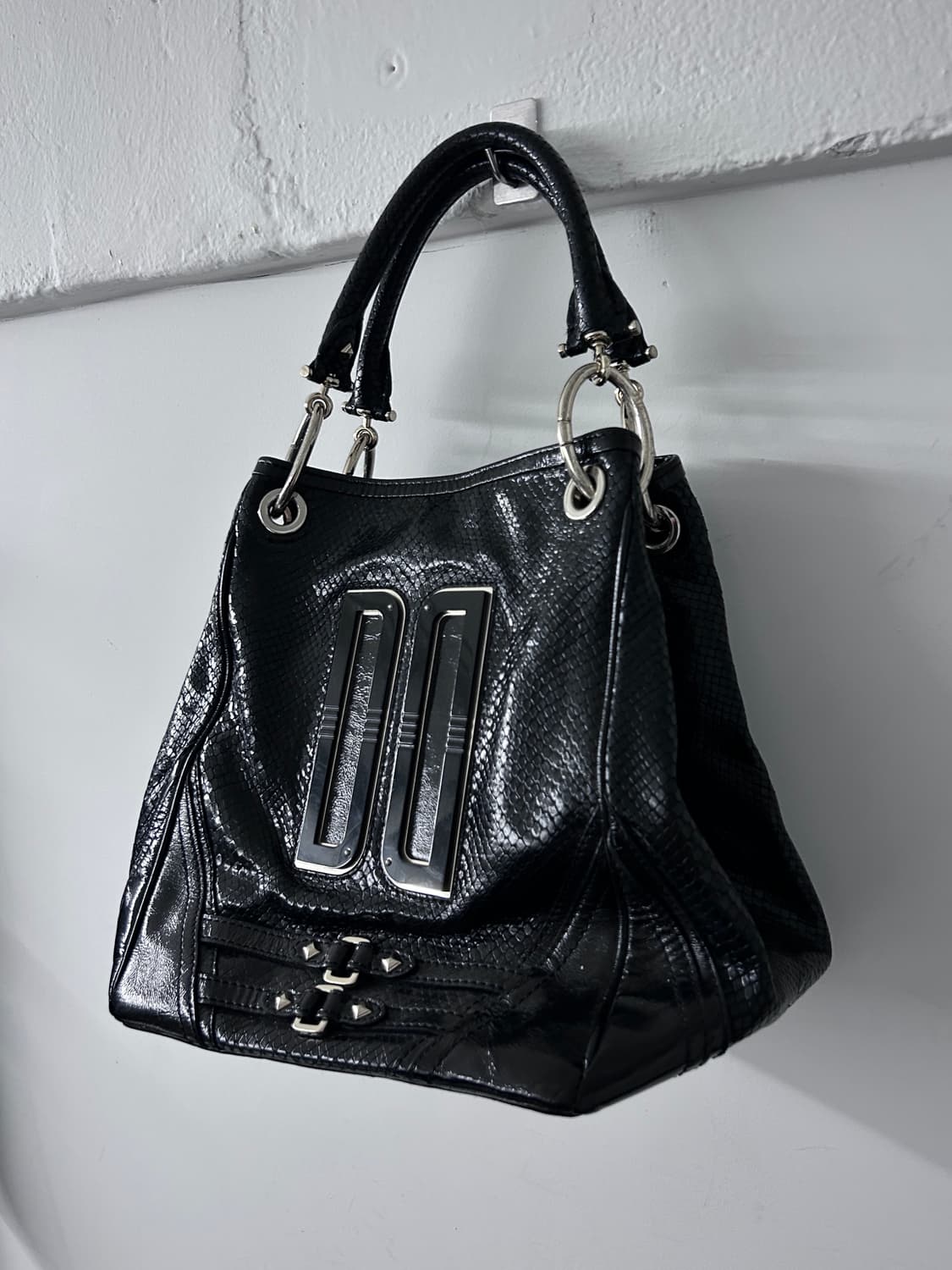 닥스 파이톤 페이던트 레더 핸드백 상품이미지1