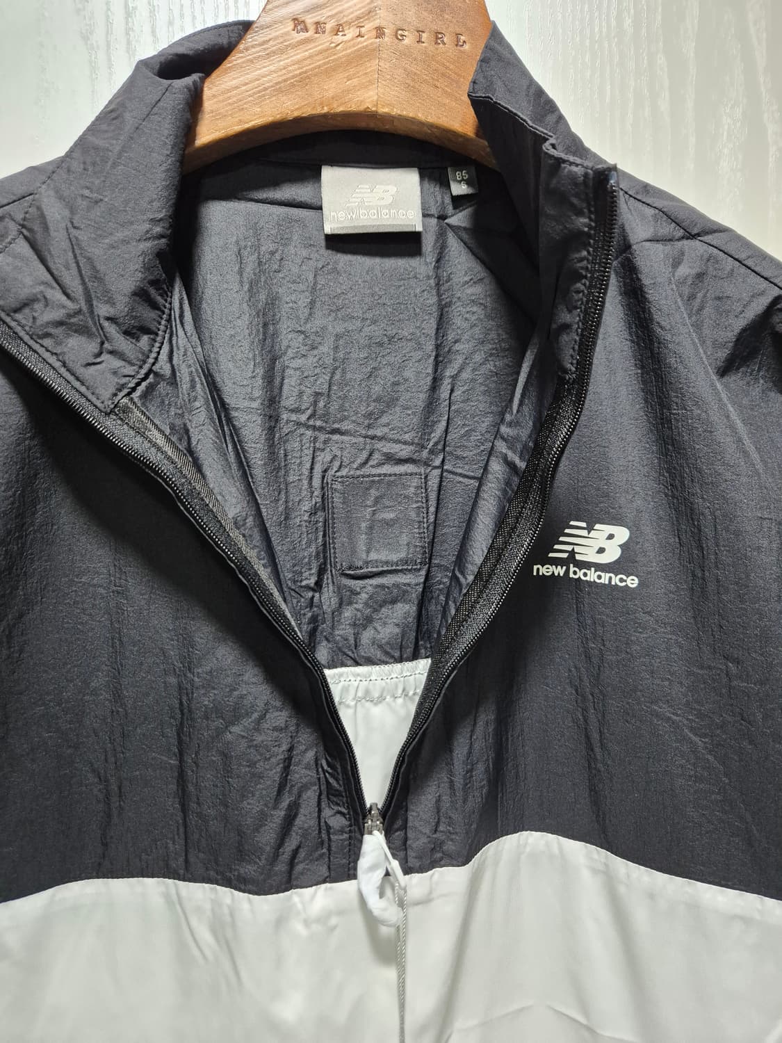 뉴발란스 블랙/화이트 아노락 바람막이 상품이미지5
