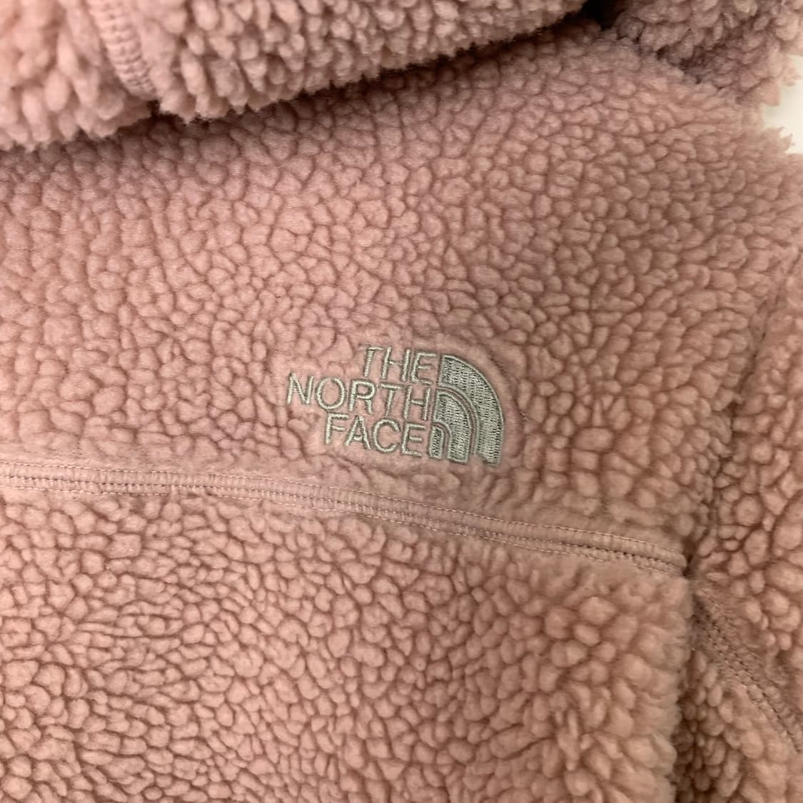 노스페이스 신형 핑크 쉐르파 자켓 상품이미지5
