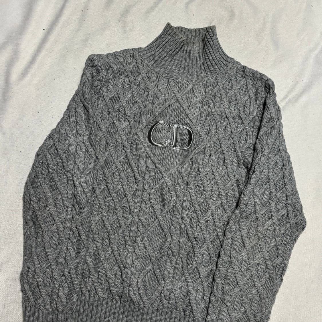 디올 캐시미어 케이블 목폴라 니트 상품이미지1