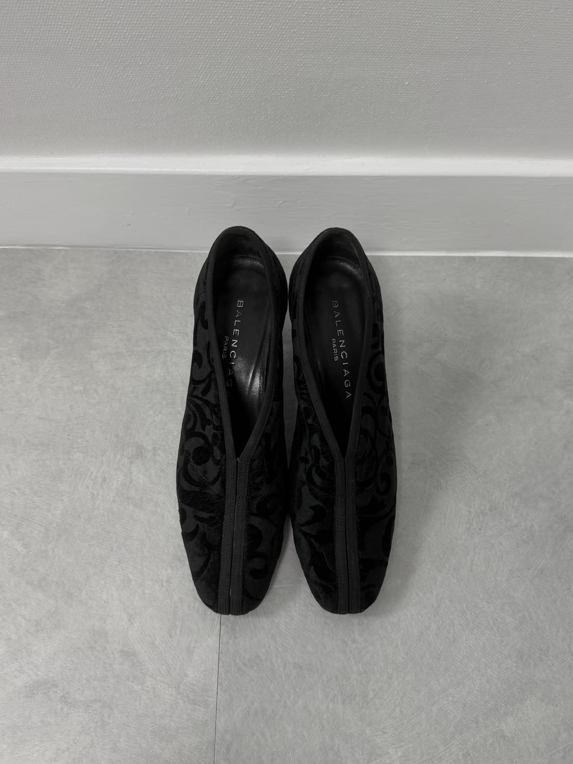 발렌시아가 빈티지 아르누보 패턴 벨벳 힐 블랙 정품 상품이미지1