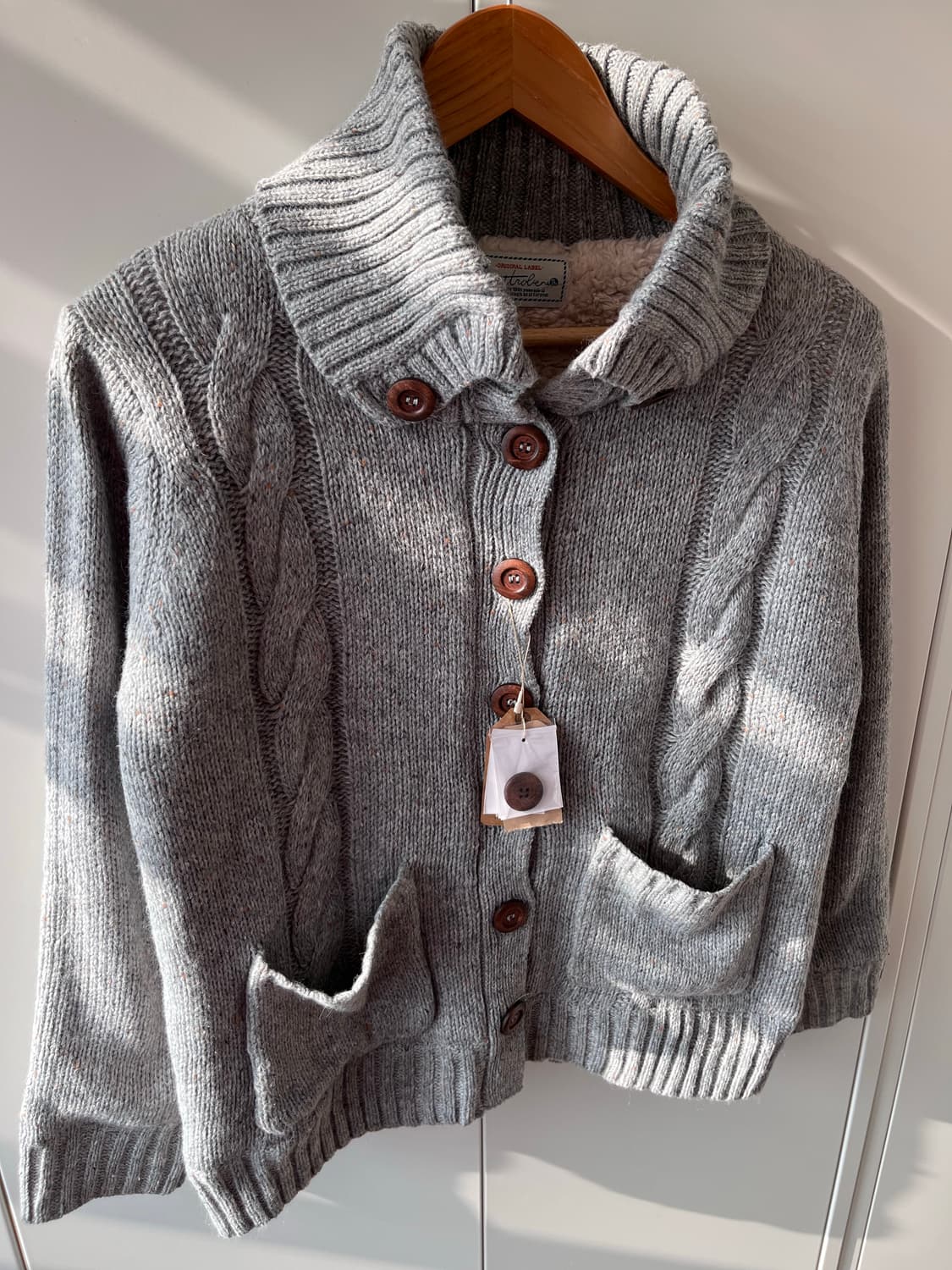 Wordtrobert 양털 후드단추 꽈배기 니트 가디건  상품이미지9