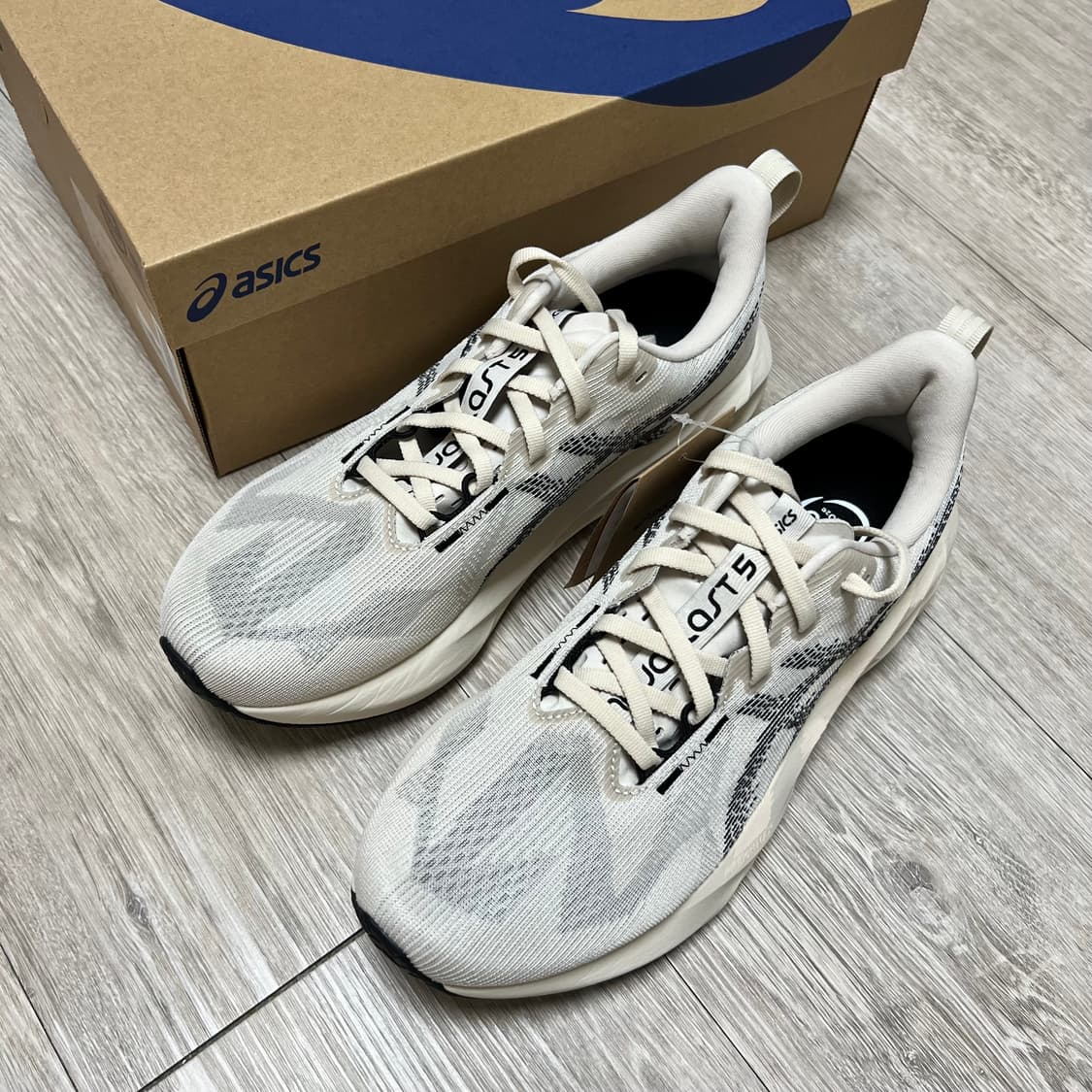 노바블라스트5 270 오트블랙 상품이미지2