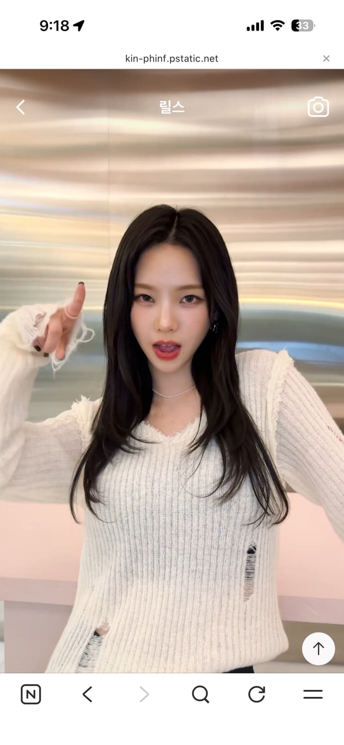 (카리나 착용) 커먼유니크 휴이 울 빈티지 데미지 니트 상품이미지1