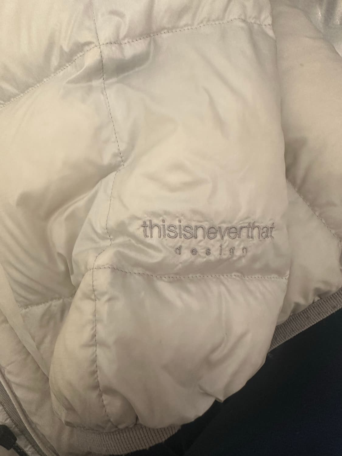 디스이즈네버댓 경량패딩 25fw 스톤 L 상품이미지4