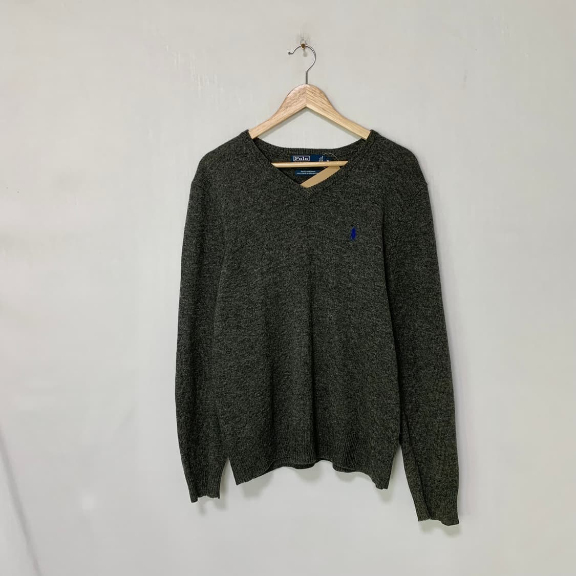 폴로 랄프로렌 램스울 브이넥 긴팔니트 패치 스웨터 차콜 M 남녀공용 상품이미지1