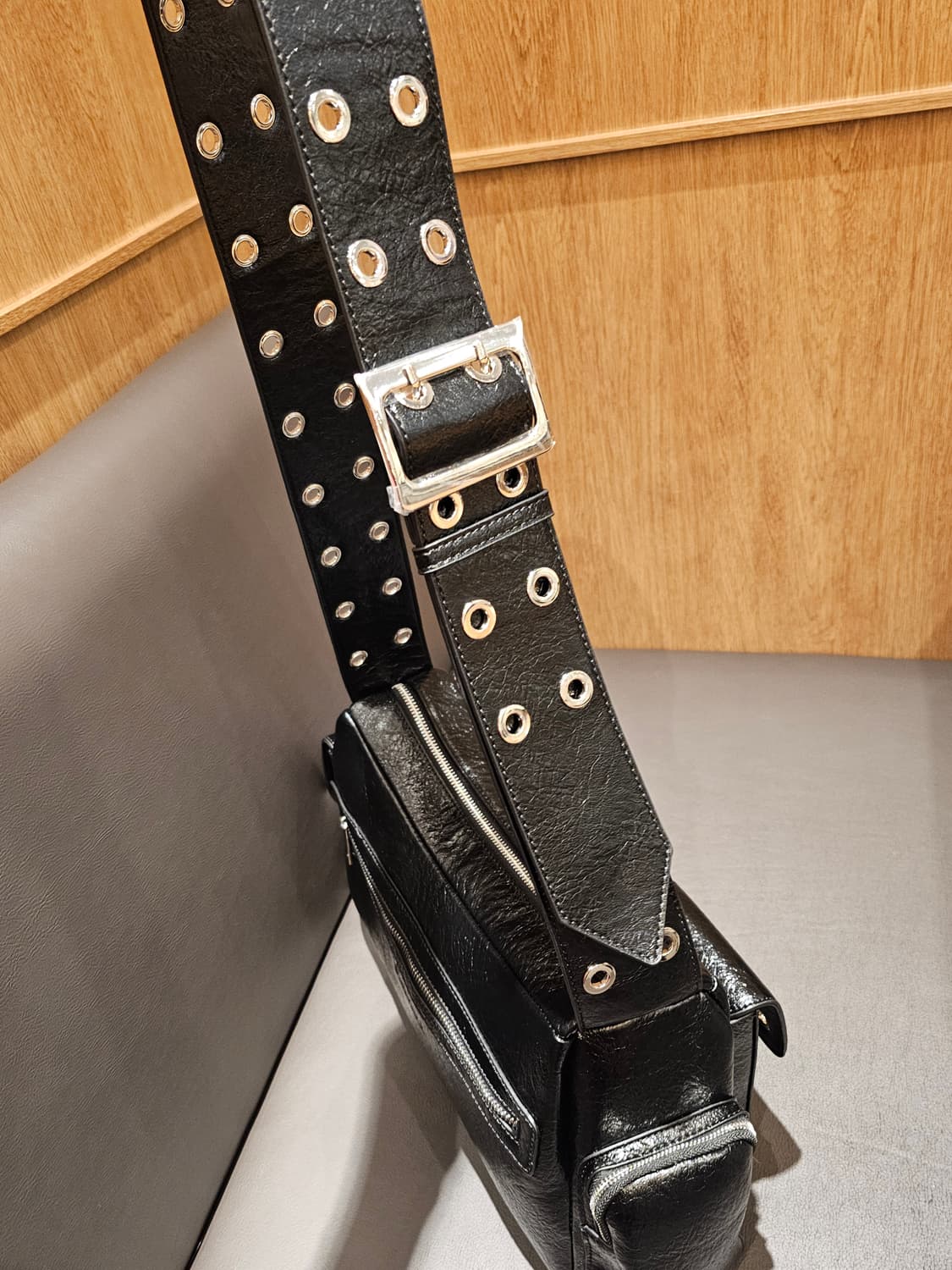 블랙퍼플 포트리스 블랙 숄더백 상품이미지4