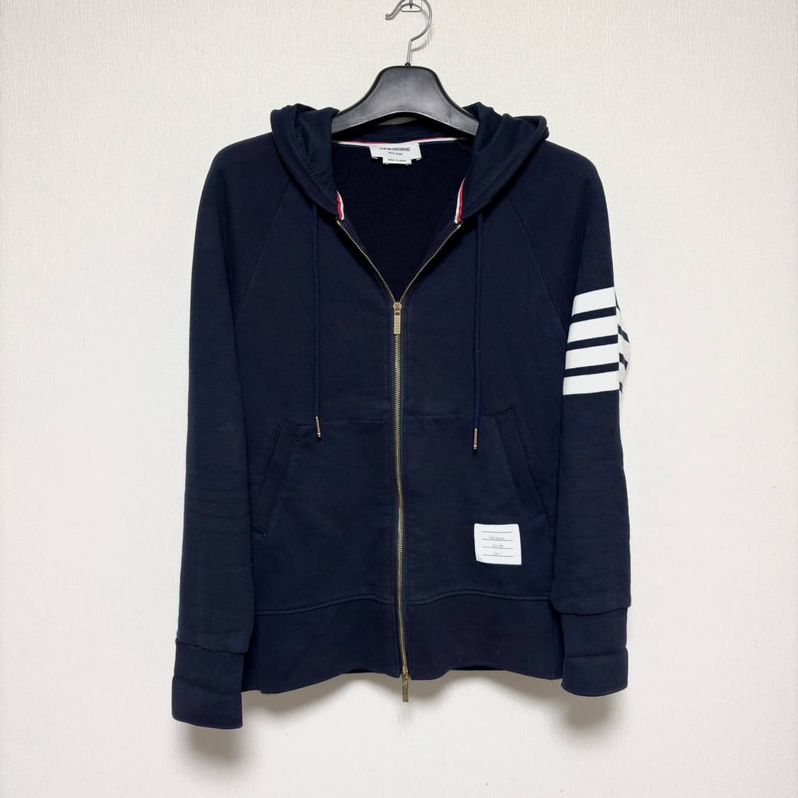 [5] 톰브라운 사선완장 후드집업 네이비 금장 상품이미지1