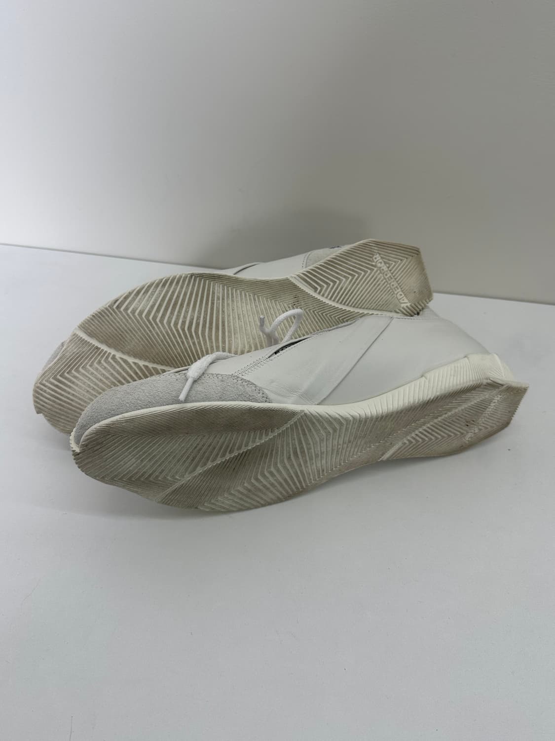 아더에러 스키드 오프 화이트 290 (2회 착용) 상품이미지3