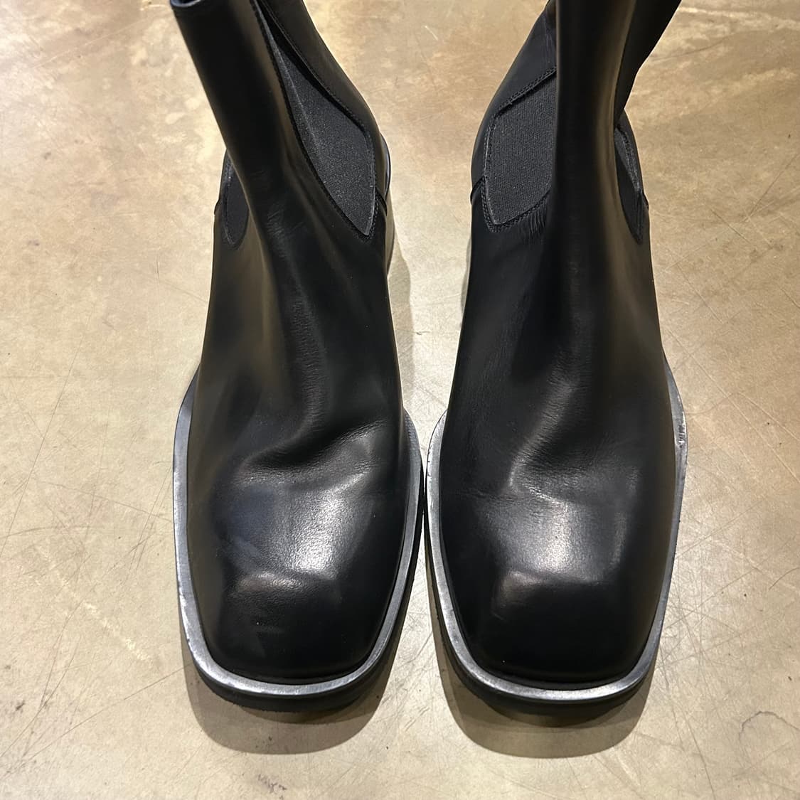 255) 마이크로데이 카우 하이드 레더 스퀘어토 첼시 부츠 상품이미지2