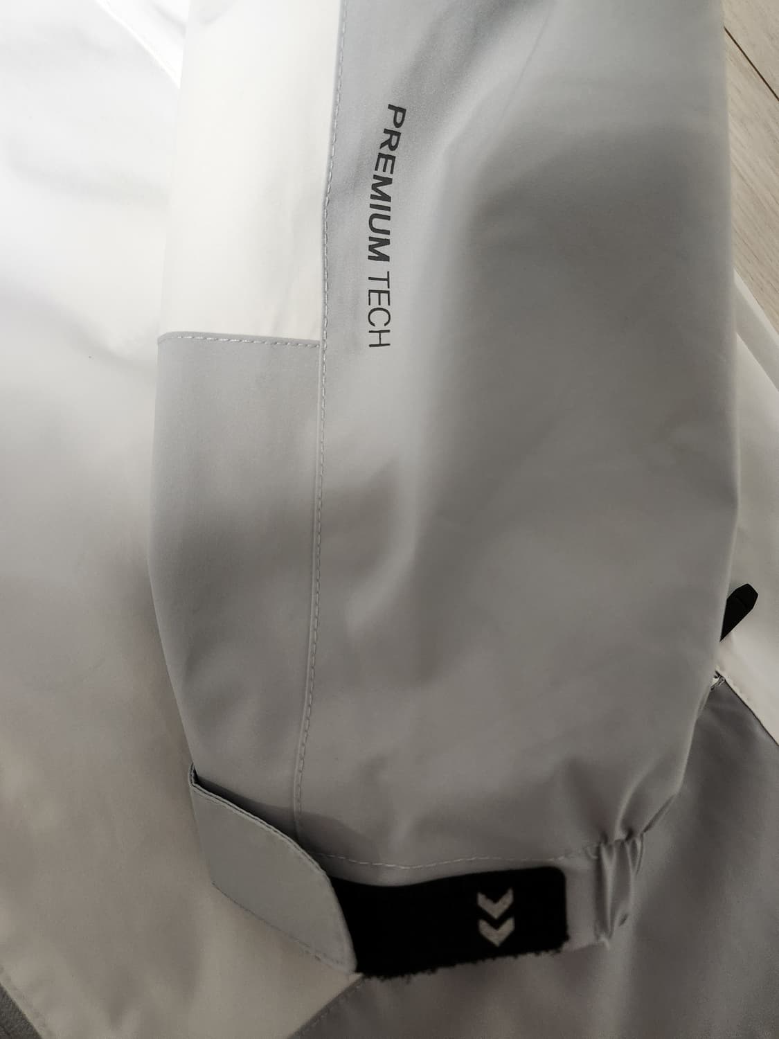 새상품급)험멜 바람막이 사이즈110

모자 없어서 싸게내놔요

거의새거에 상품이미지5