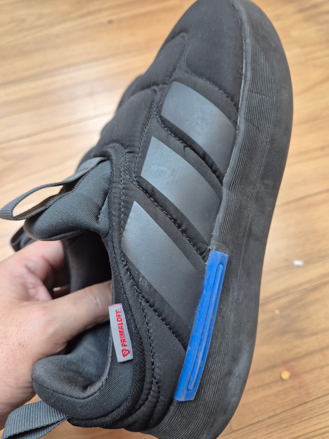 아디다스 패딩 슬립온 255사이즈 블랙 색상입니다. 푹신하고 가벼워서 실 상품이미지6