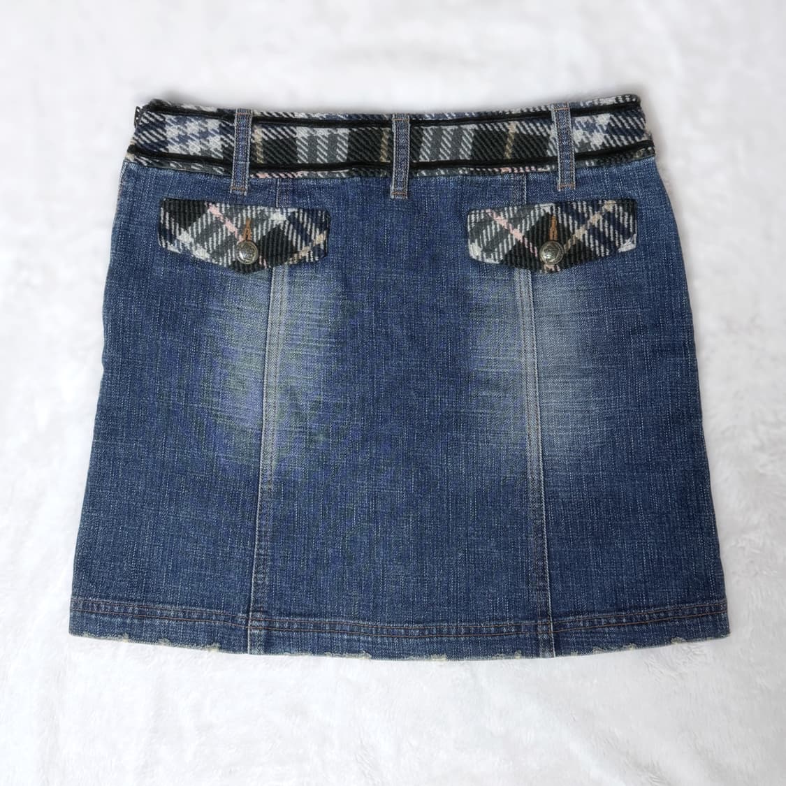 Burberry 블루라벨 노바체크 투포켓 데님 스커트 ≽^•⩊•^≼ 상품이미지3