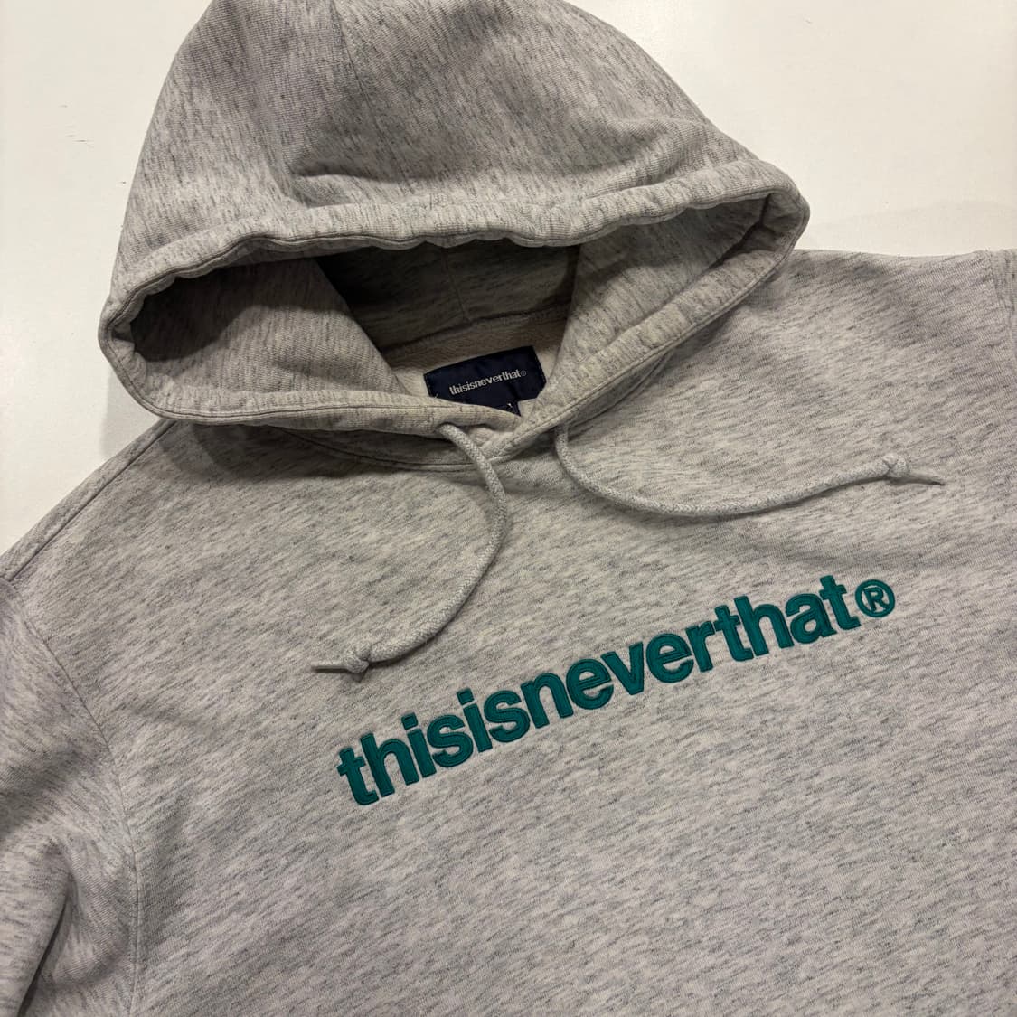 [M] 디스이즈네버댓 회색 그린자수 후드티 D743 상품이미지3
