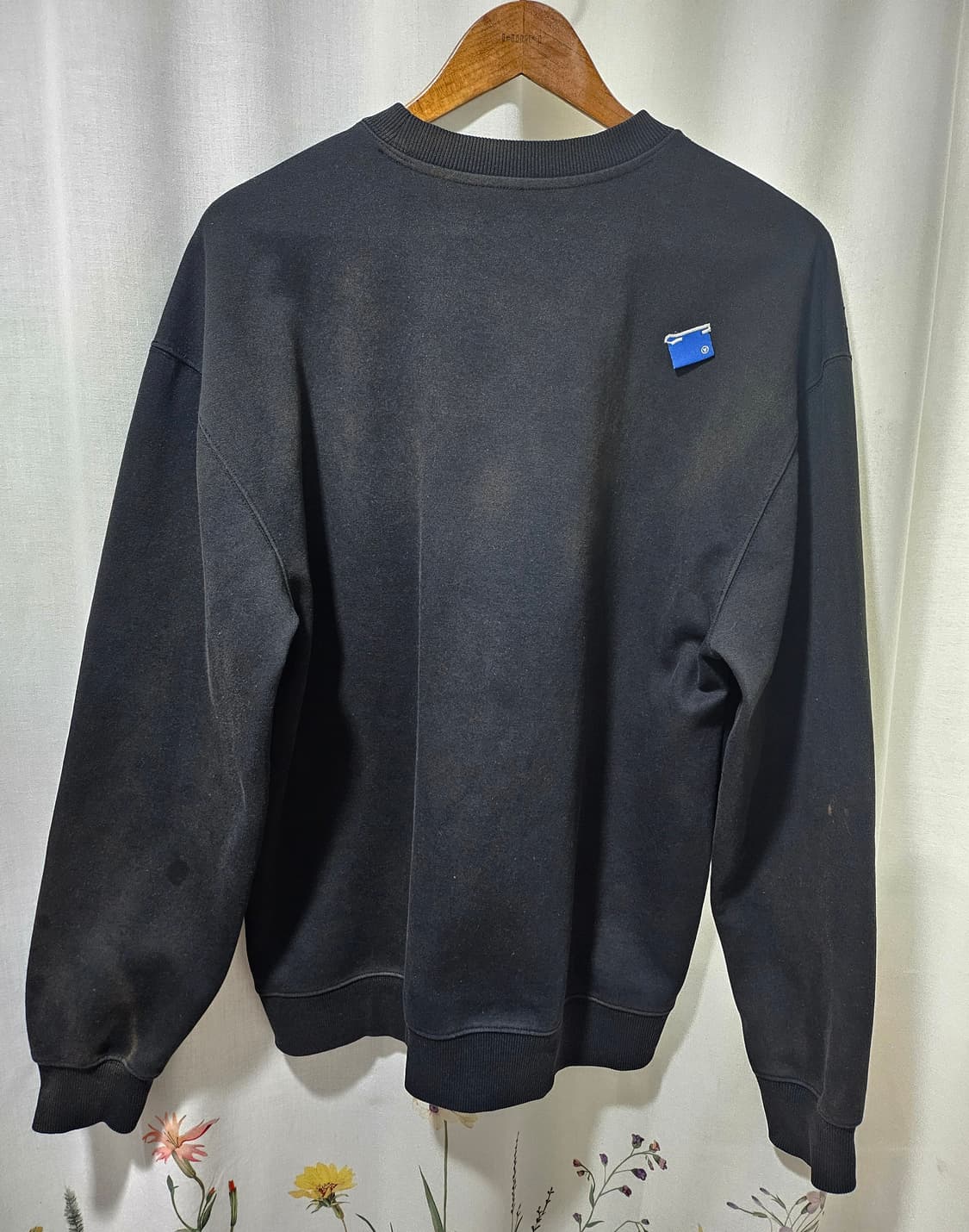 아더에러 맨투맨 블랙 색상 A1 사이즈입니다 상품이미지2