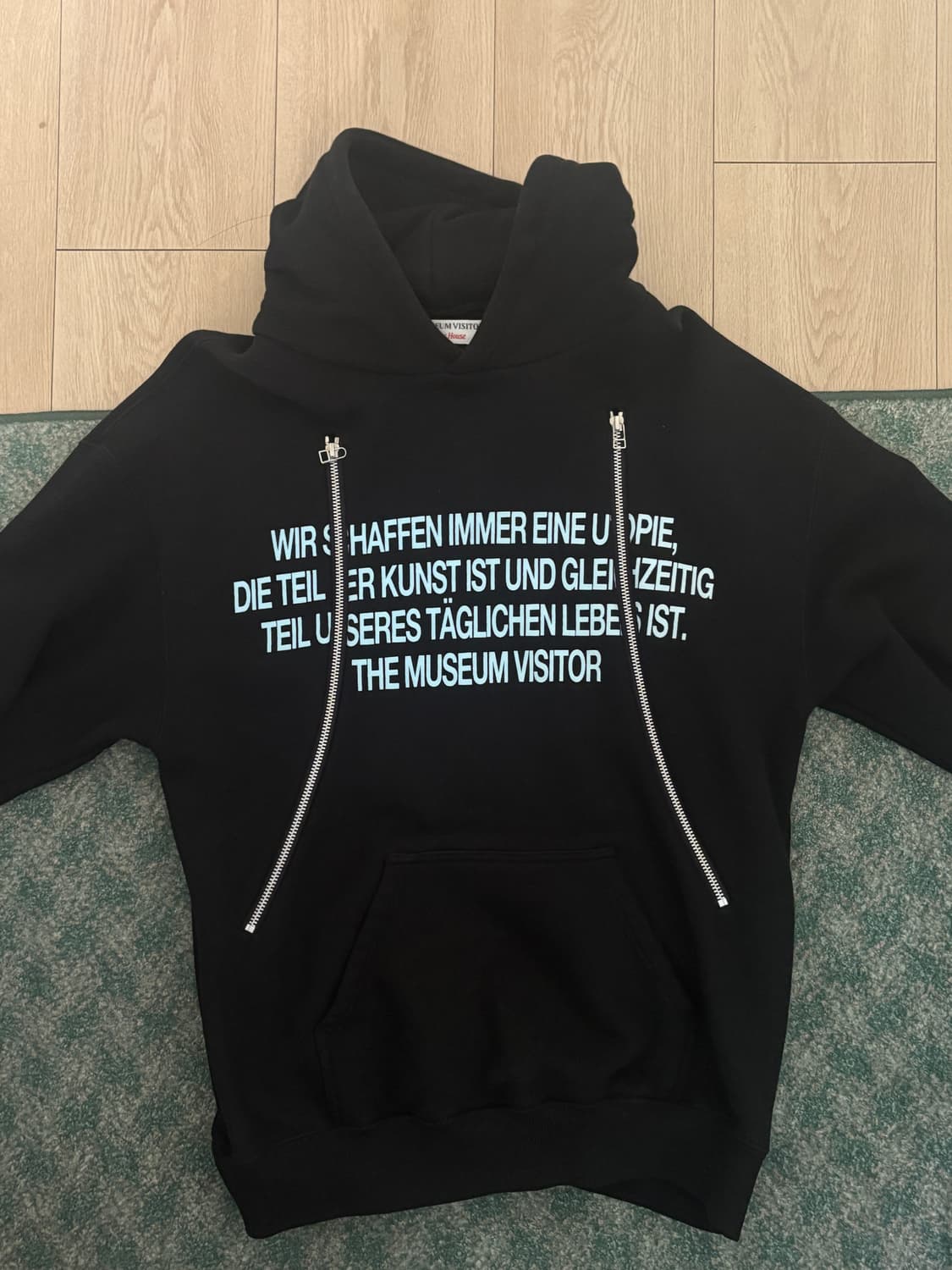 더뮤지엄비지터 후드 상품이미지1
