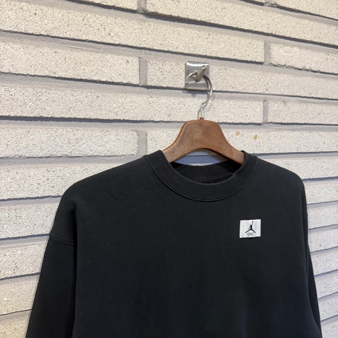 조던 라벨 패치 로고 맨투맨 블랙 컬러 상품이미지2
