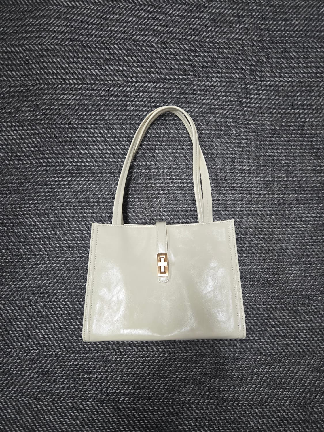 엠제이드 클래식 마틸다 M 아이보리 숄더백 상품이미지1