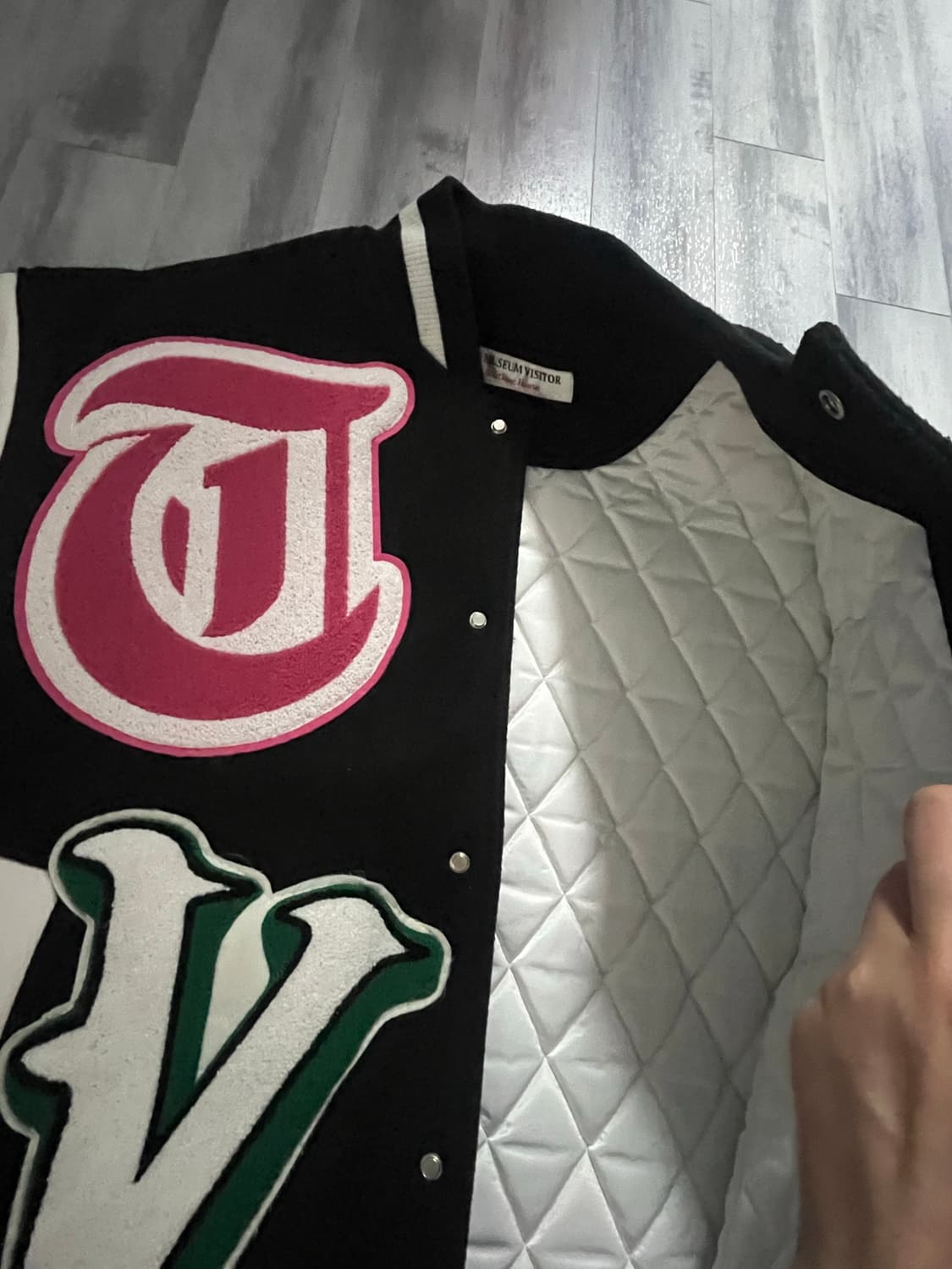 더뮤지엄비지터 바시티 상품이미지2