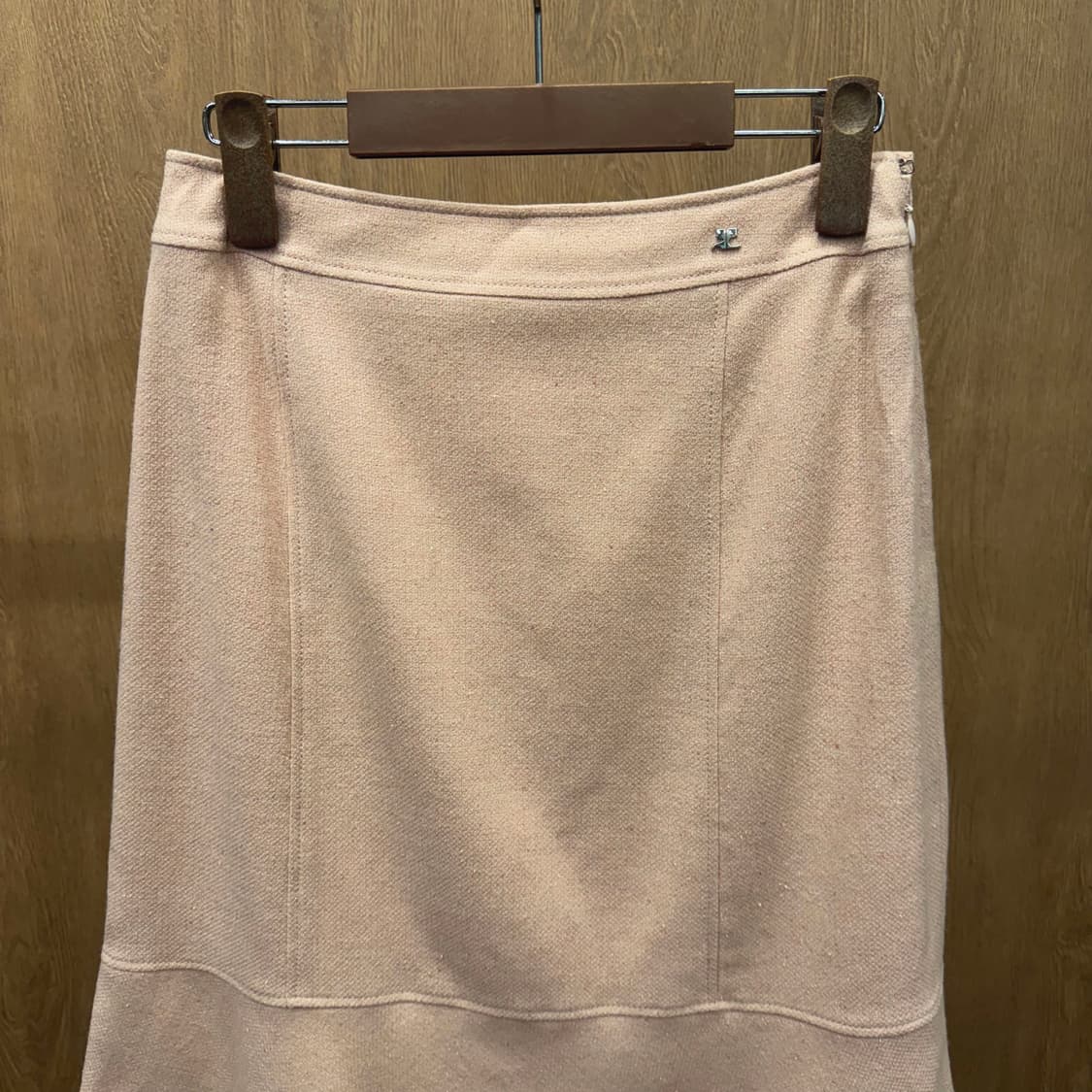 꾸레쥬 미디 스커트 밑단 레이어드 로고 장식 디테일 A라인 핑크 상품이미지4