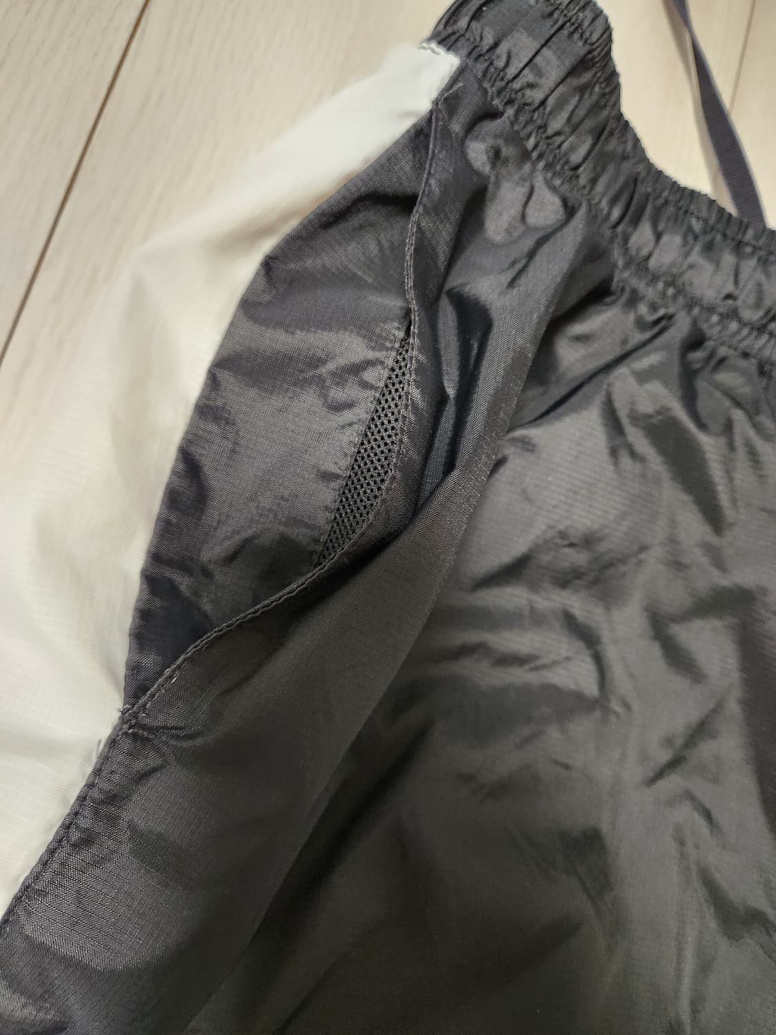 나이키 NSW 우븐 코어 트랙 쇼츠 반바지 사이즈M

오염 하자없이 깨끗 상품이미지8