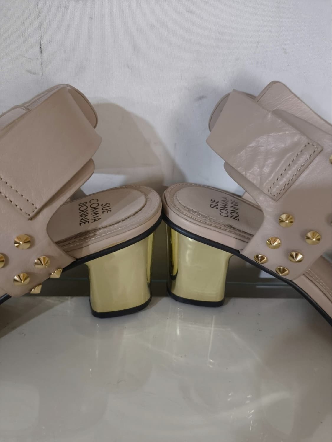 375 245mm 슈콤마보니 골드 스터드 펌프스힐 샌들 상품이미지6