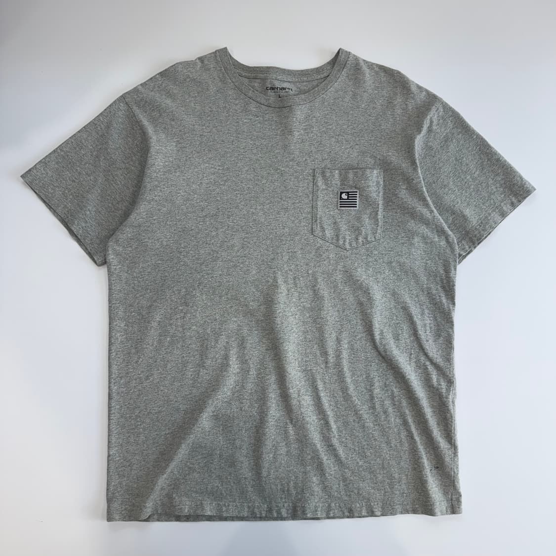 Carhartt 칼하트 성조기 로고 그레이 원포켓 반팔티  상품이미지3