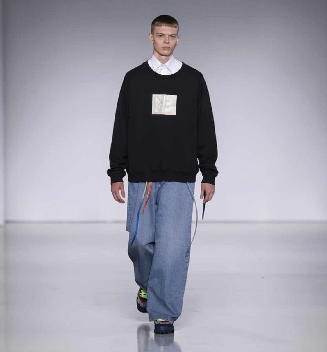 XL/ 아크네스튜디오 실버 포바 빅로고 맨투맨 상품이미지1