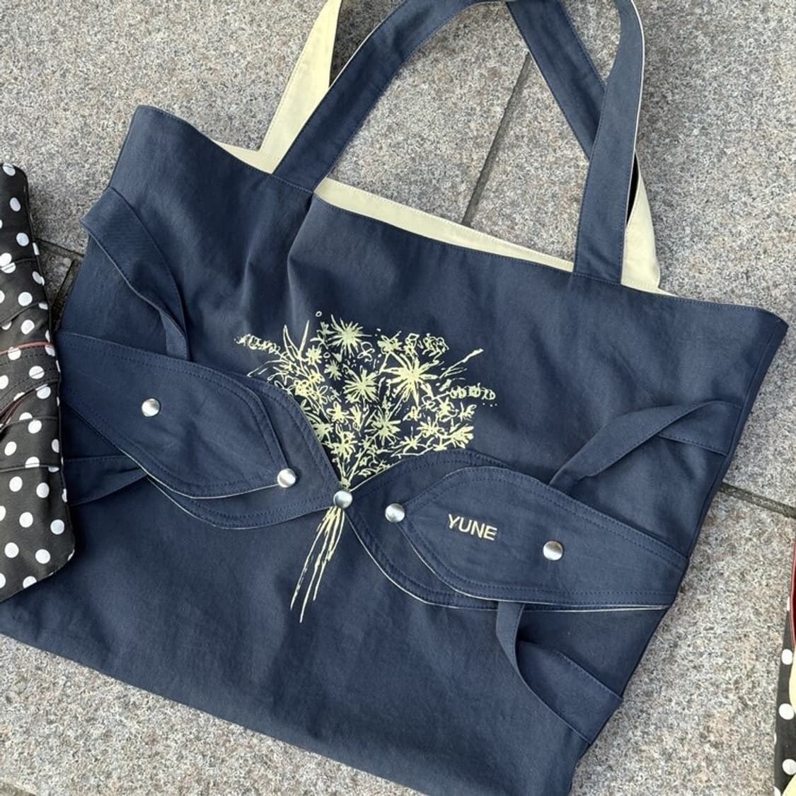 ggott Bouquet Bag 꽃 자수 토트백 네이비 상품이미지1