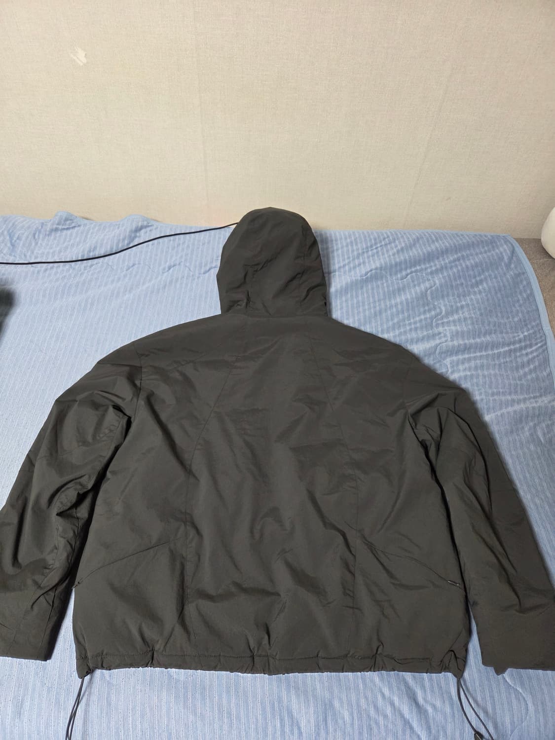 아르반 라이트 쉘 패디드 자켓 라패자 차콜 2사이즈 팔아요 상품이미지3