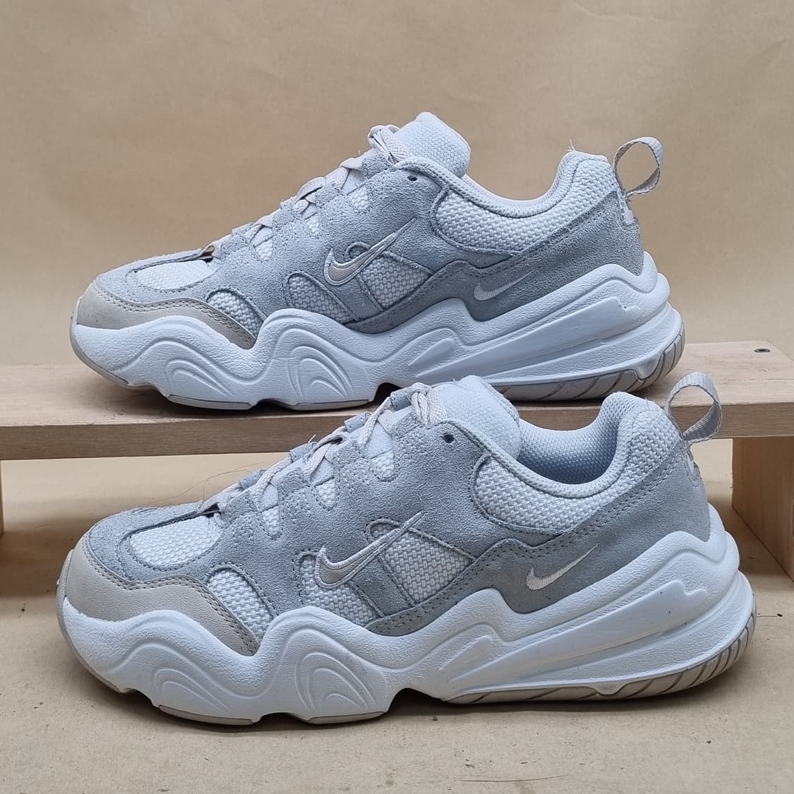 나이키 테크헤라 여성운동화235 상품이미지1