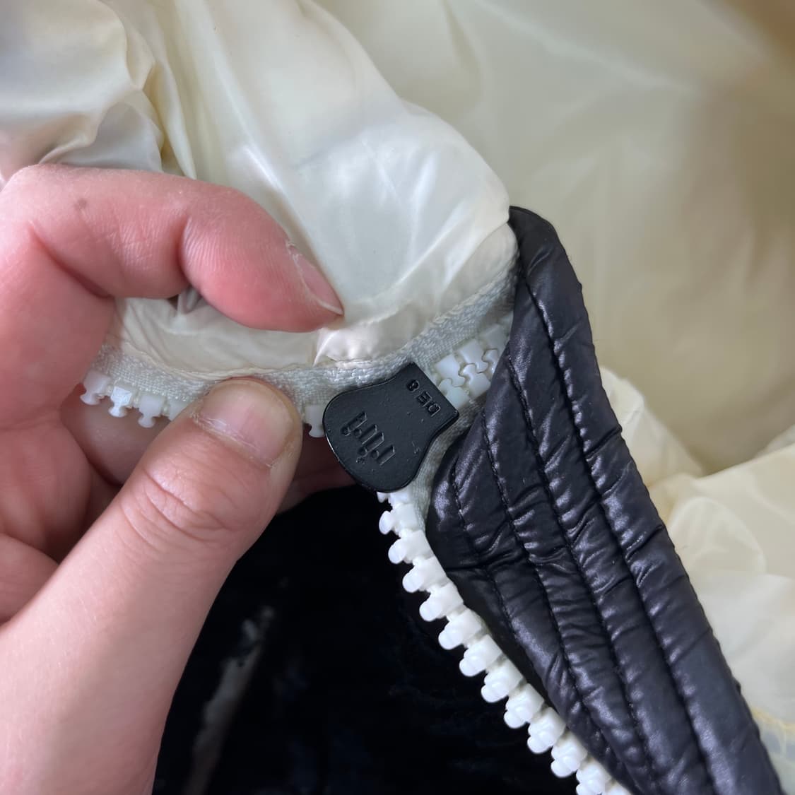 W100 몽클레어 25FW 패딩 베스트  상품이미지6