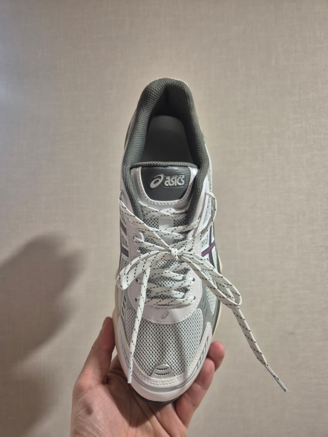 [새상품/250] 아식스 젤 키네틱 플루언트 화이트 트러플 그레이 상품이미지2